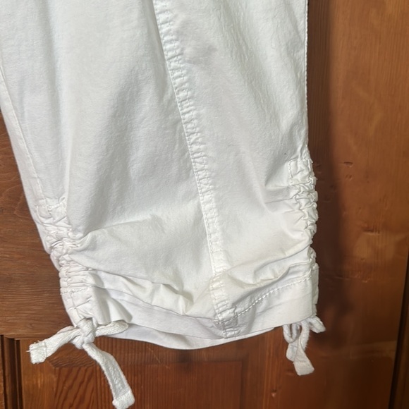 Dash Women’s White Ruched Bottom Capris With pockets Size Large - Picture 4 of 6